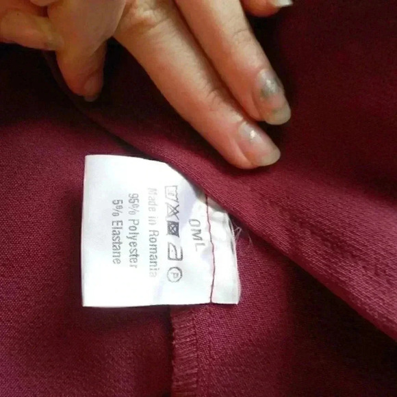 URBAN Outfitters Oh My Love Water Lily Wine Off Ruffled The Shoulder Romper Sz M - Picture 8 of 8